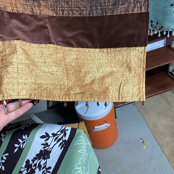 Table Runner - Picture 2 of 2